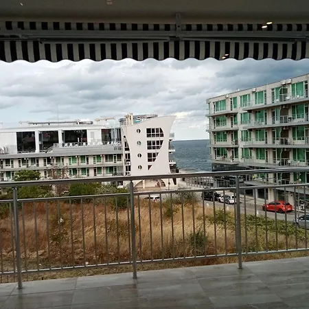 Victoria Apartment *